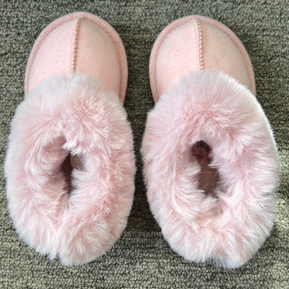 Toddler girls Cat & Jack slippers